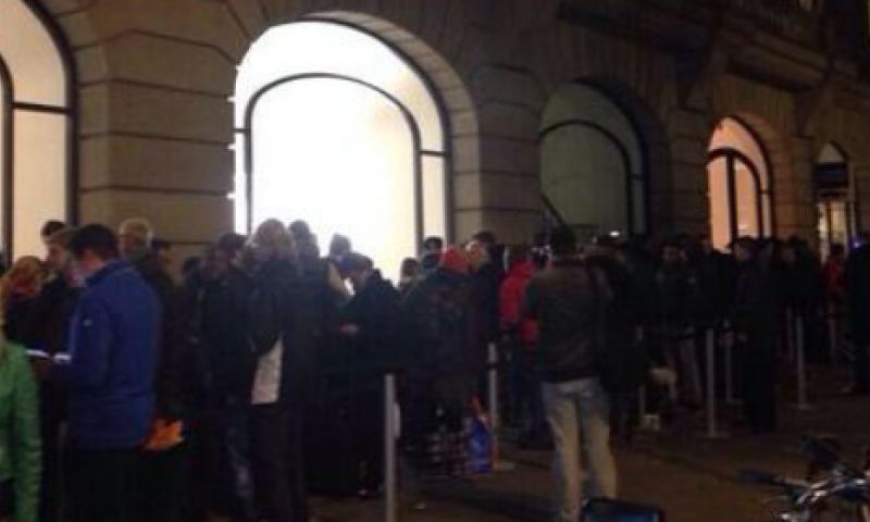 iPhone 5S en 5C zorgen weer voor lange rij in Amsterdam