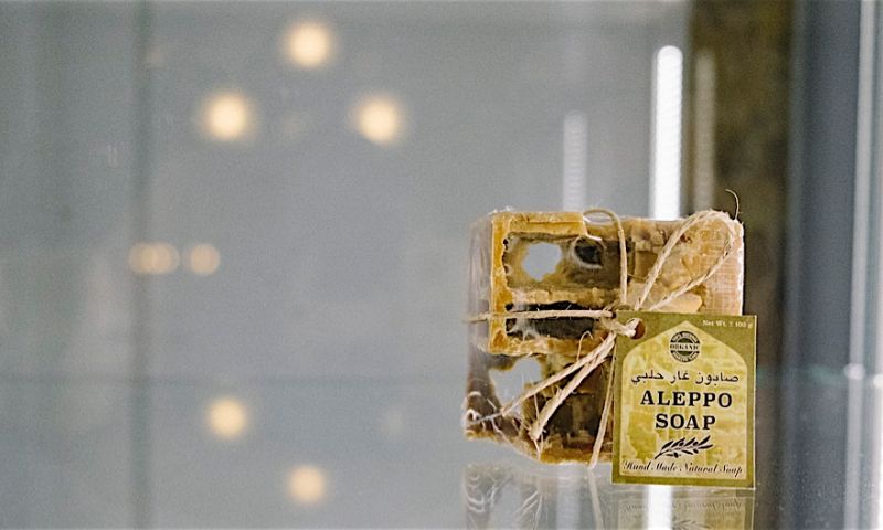 Gebombardeerde gebouwen in je hand