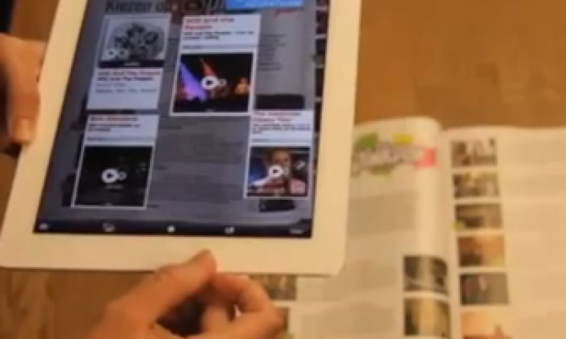 Bromsnor Derksen vrolijkt interactief de Voetbal International op