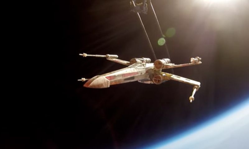 Star Wars-fans schieten een X-Wing naar de ruimte