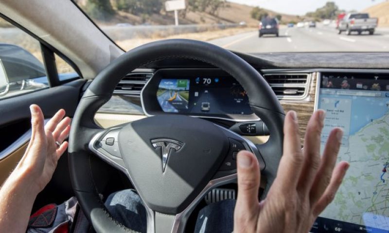 'Eigen baan op snelweg voor slimme auto's'