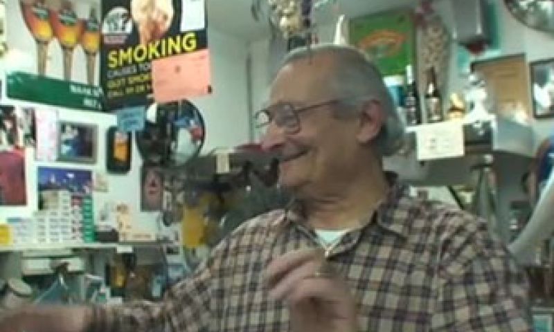 Kunstenaars kopen winkel leeg