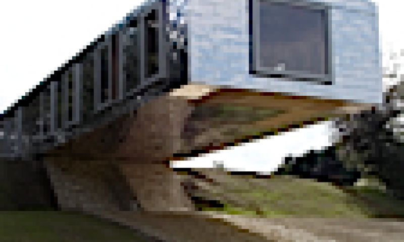 Zilverkleurig zwevend vakantiehuis