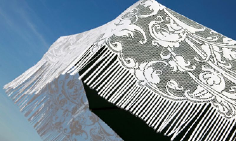 Kanten designparasol eerbetoon aan Brugge