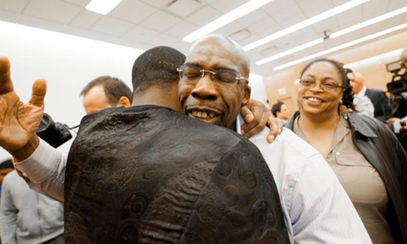 Crowdfund de man die 25 jaar onterecht gevangen zat