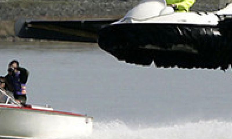 Deze hovercraft stijgt op