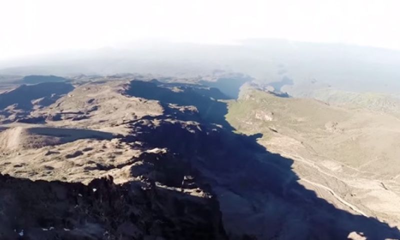 Video: Vlieg mee van de Kilimanjaro af
