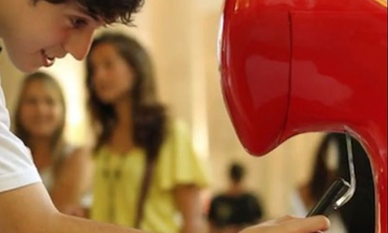 Gratis data-refills bij een Coca-Cola-machine