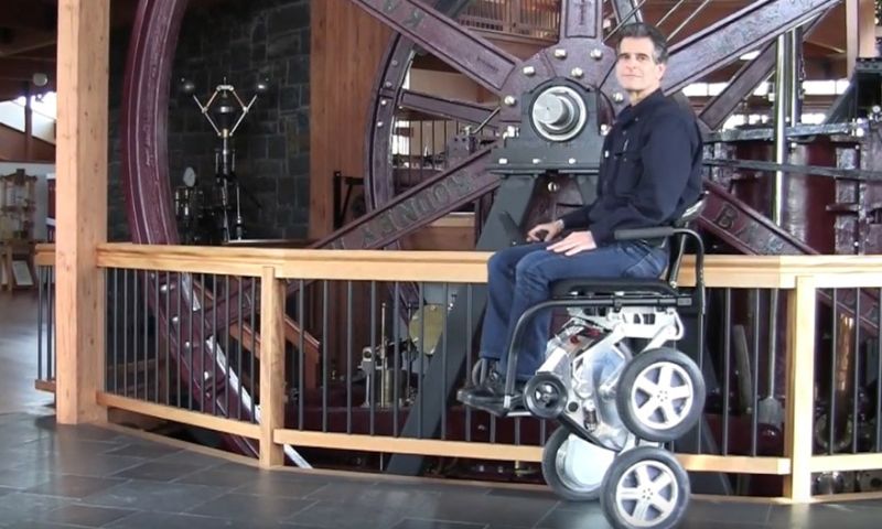 Toyota werkt aan nieuwe 'traplopende' rolstoel