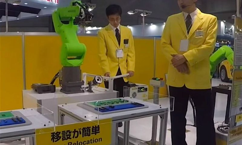 Fabrieksrobot leert nieuwe handeling in een nachtje