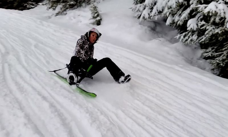 Fitgirl Hannelore suist op de Snooc de piste af