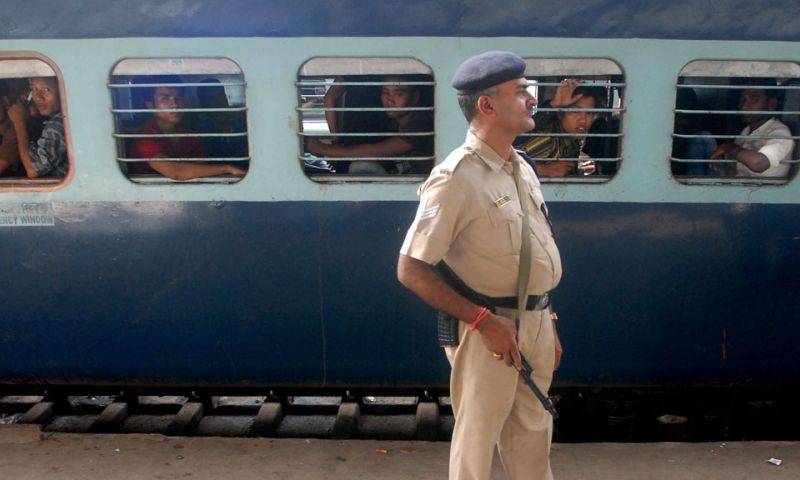 Drie tieners komen om tijdens maken selfie op spoor India