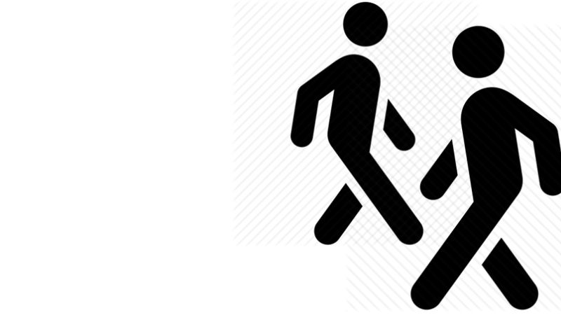 awkward voetganger dansje links rechst passeren botsing 