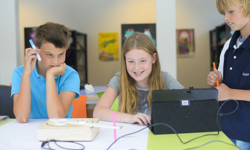 'Besteed meer aandacht aan programmeren op school'