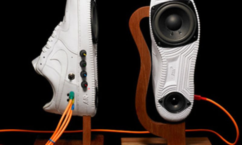 Jump up the volume met sneaker speakers