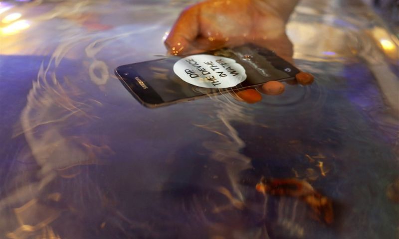 Waarom water toch riskant kan zijn voor je waterdichte smartphone