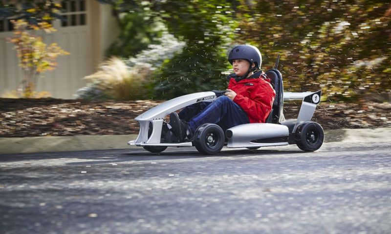 Smart-kart laat kinderen 'veilig' crossen