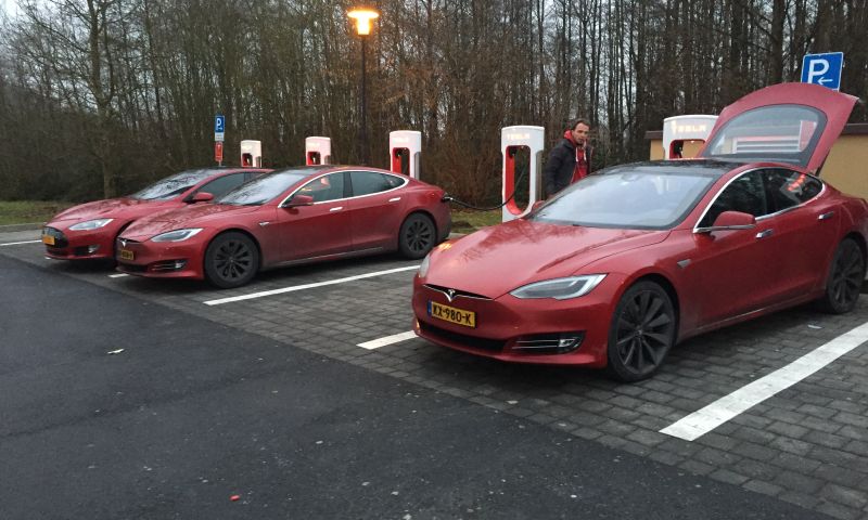 Tesla brengt gratis supercharging terug