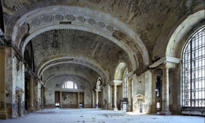 Verliefd op vervallen fabrieken