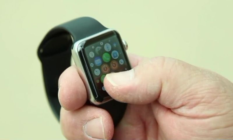 Apple Watch spoelt aan op strand en werkt nog