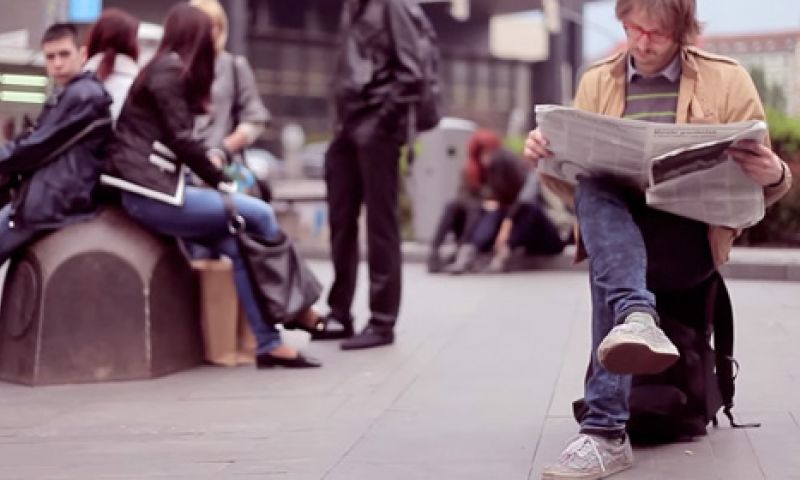 Altijd zitten: dit is een rugtas en krukje ineen
