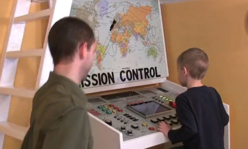 DYI: Mission Control Desk