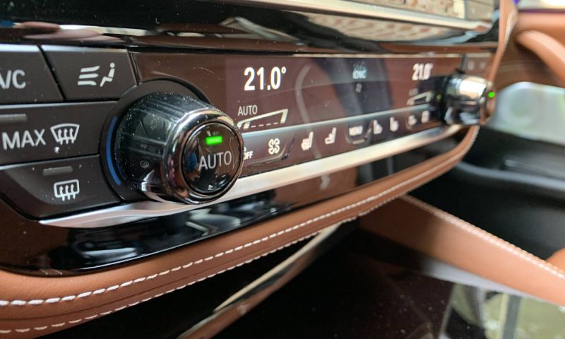 Duurtest BMW 530e interface plug-in hybride