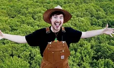 Thumbnail for article: YouTubers halen geld op om 21,5 miljoen bomen te planten