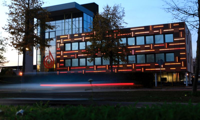 solar design zonnepaneel gevel pv-cel photovoltaische solarix groene stroom van het gas af energieopwekkend facade renovatie kliksysteem gevelintergratie