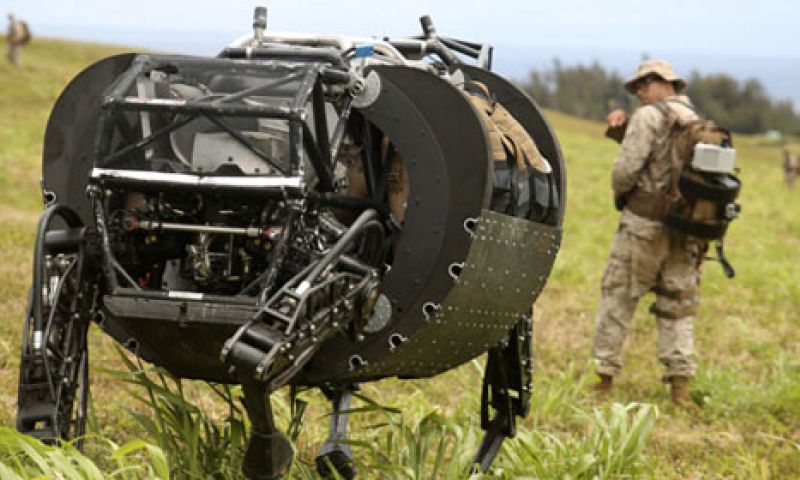 Mariniers laten robotezel het sjouwwerk doen