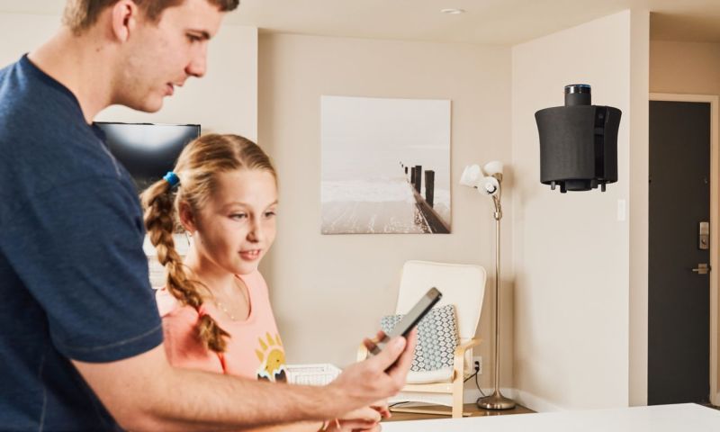 Video: deze slimme speaker vliegt naar je toe
