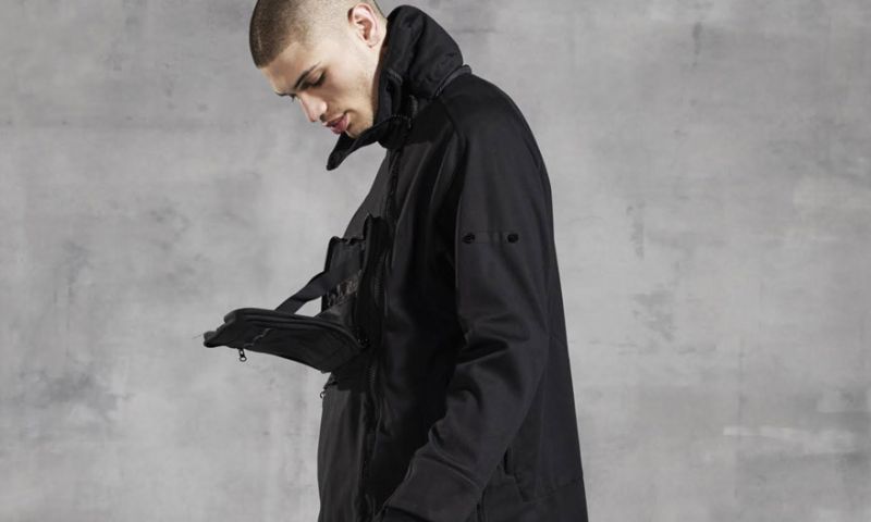 Stone Island stopt een tablethouder in je jas