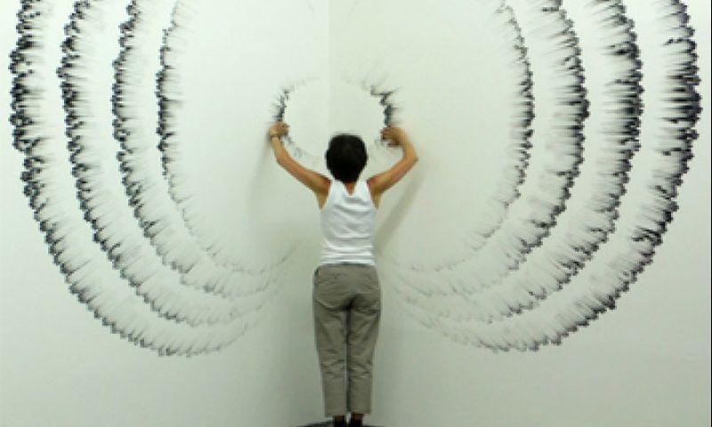 Vingerverven op een museummuur