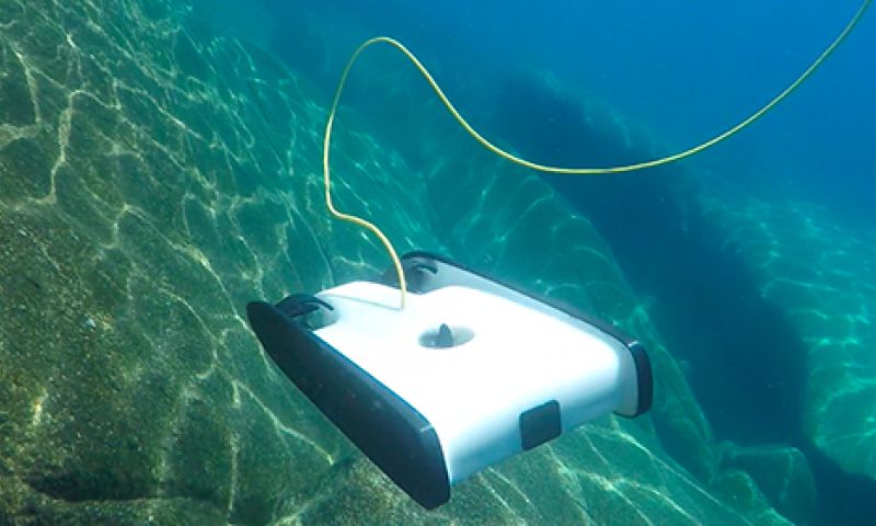 Vlieg door het water met deze 'duikdrone'