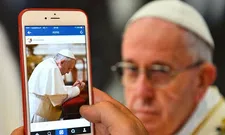 Thumbnail for article: Paus roept op om smartphone af en toe weg te leggen
