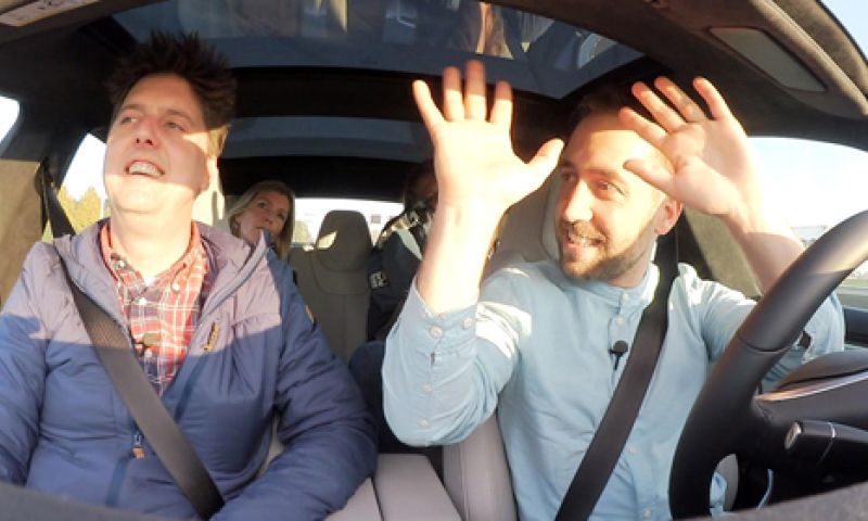 Kijk Bright TV terug: Tesla's autopilot, VR-cinema, survival-games