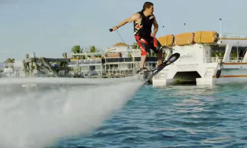 Video: Hoverboard op water