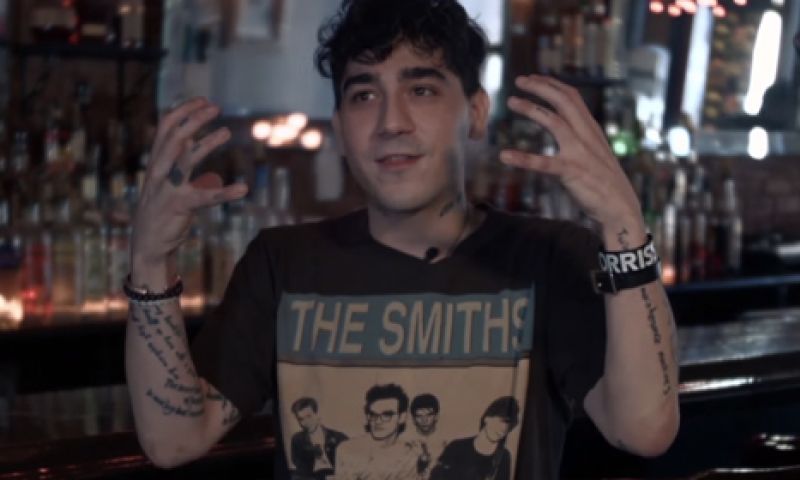 Video: barkeepers genieten van al die Tinder-dates