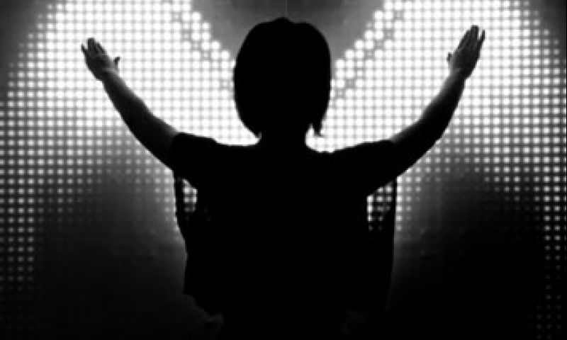 Maak een sneeuwengeltje met ledlampjes