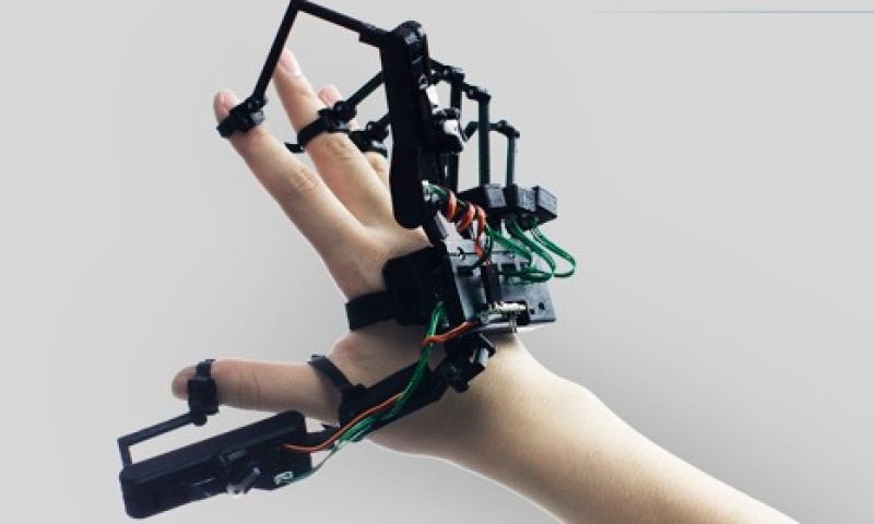 Met deze handschoen kun je virtual reality voelen