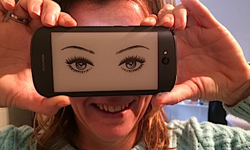 Yotaphone2: continu updates checken zonder vrees voor lege accu