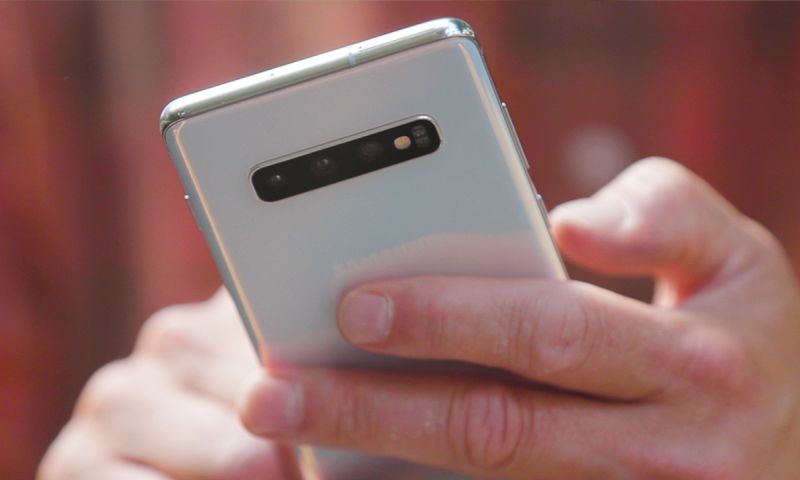 Waarom de prijzen van smartphones zo snel dalen