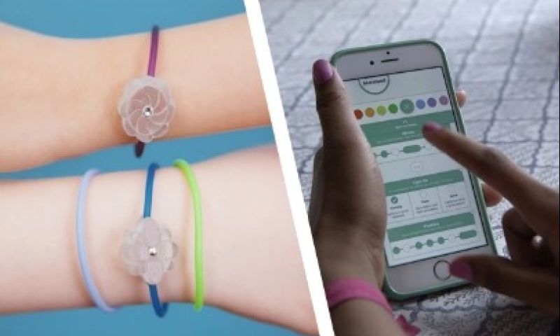 Deze armbanden leren meisjes programmeren