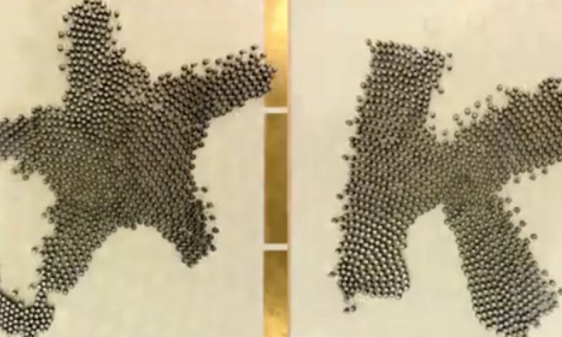 Video: robotzwerm vormt zelf bepaalde figuren