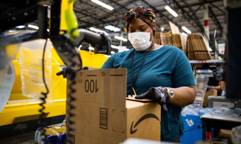 FNV bezorgd over hoe Amazon straks omgaat met personeel Nederland