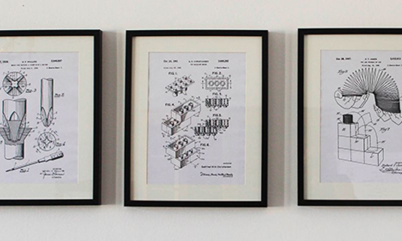 Hang eens een patent boven de bank