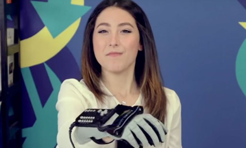 Video: tieners van nu over Nintendo's Power Glove uit 1989