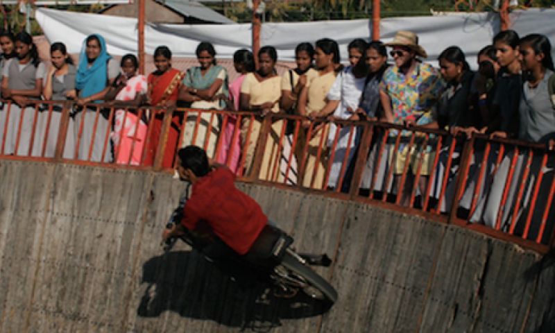 Verstoppende photoshopkoning zoekt zichzelf in India