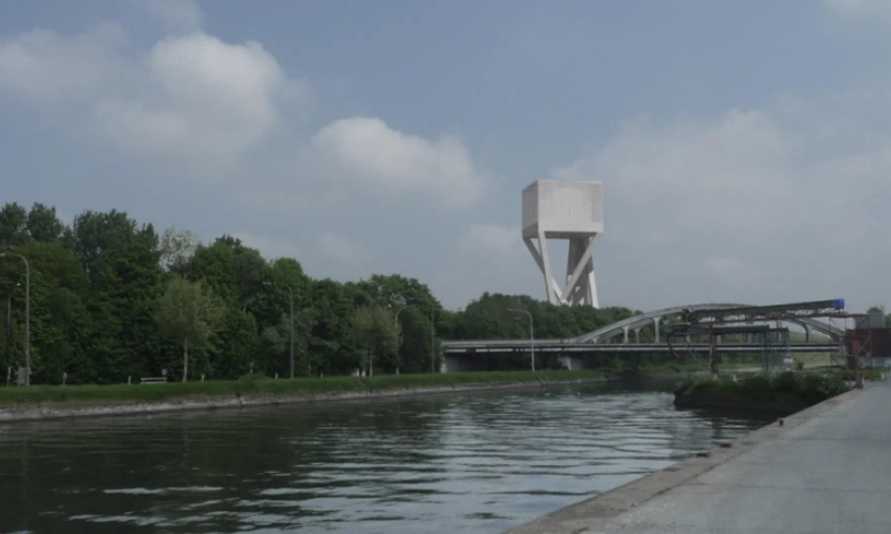 Deze Belgische watertoren heeft Star Wars-achtige allure