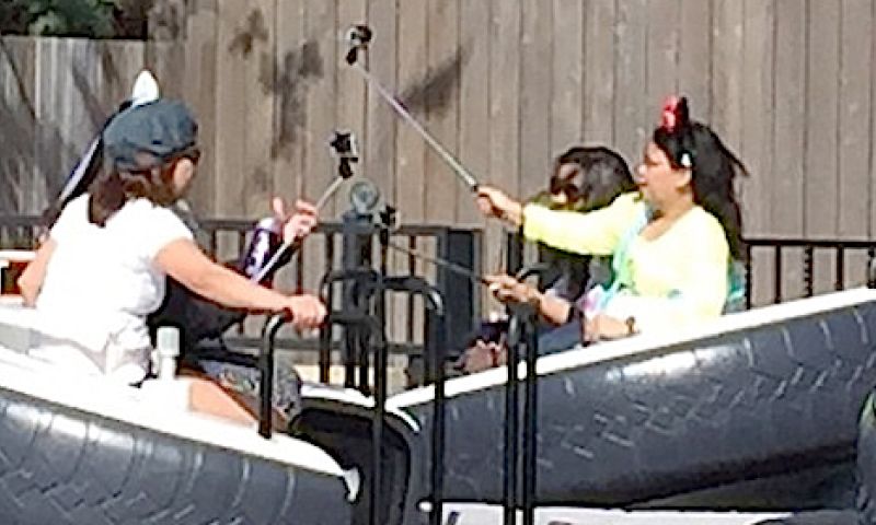 Geen selfiestick-pret meer in Disneyparken